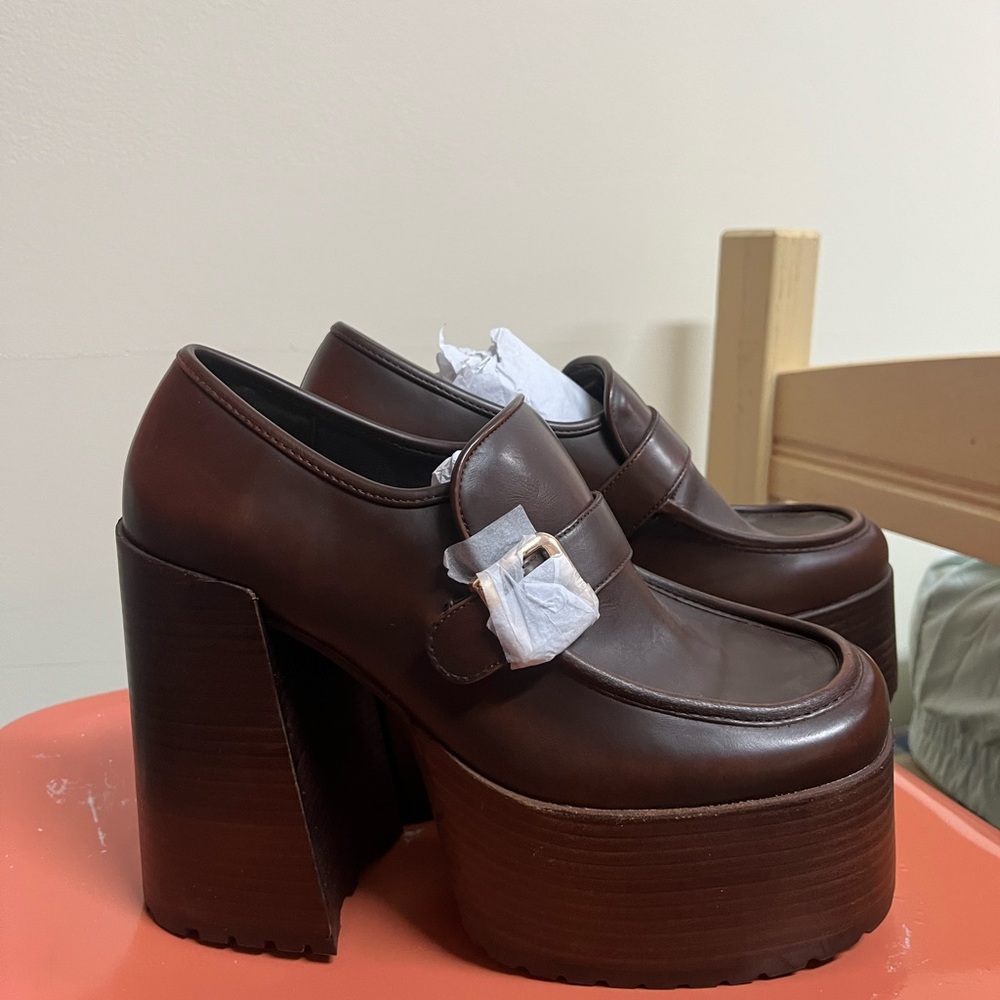 BRAND NEW STEVE MADDEN KERIGAN SHOE